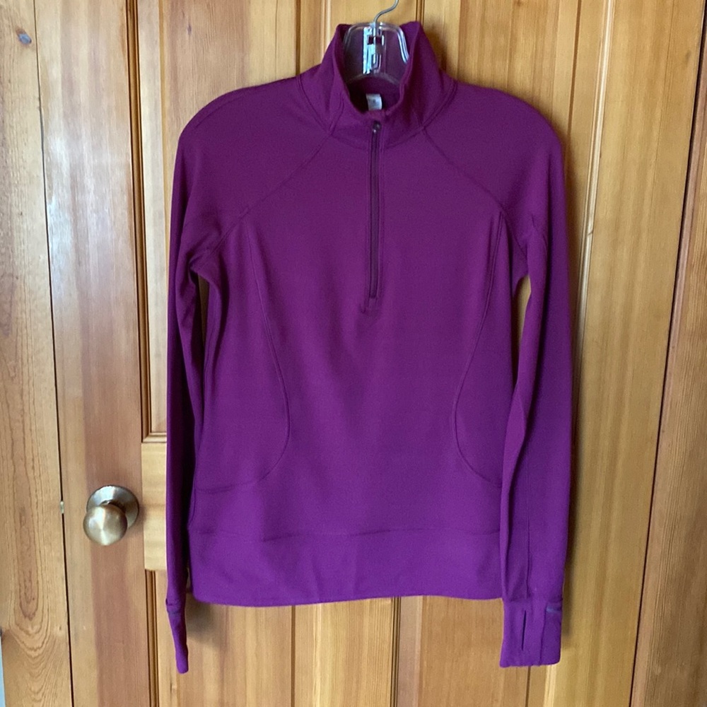 Lululemon Rush Hour 1/2 zip like new size 6 chilled grape top